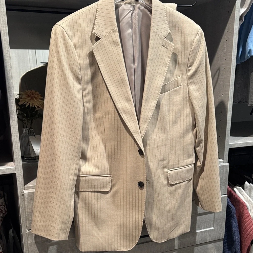 Banana Republic Tailored Fit Suit - Picture 5 of 7